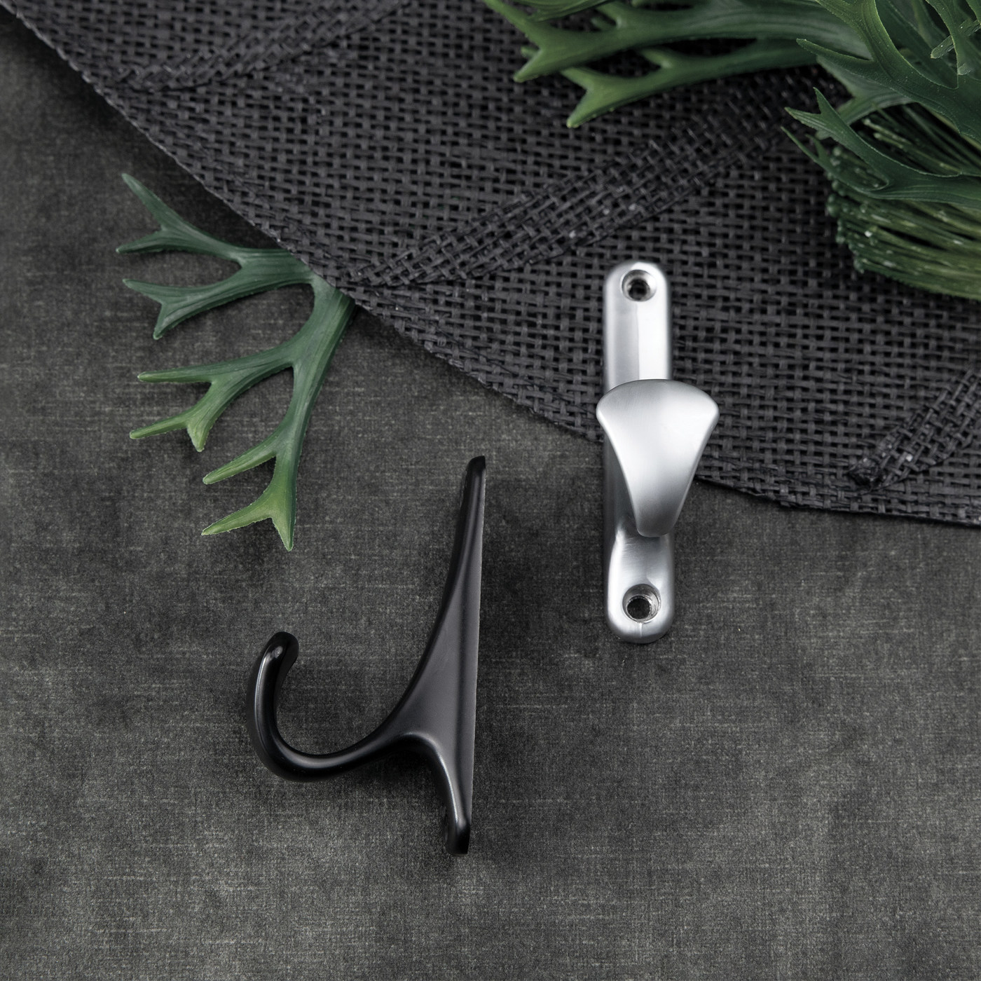 Крючок мебельный однорожковый DELTA черный AKS  56834