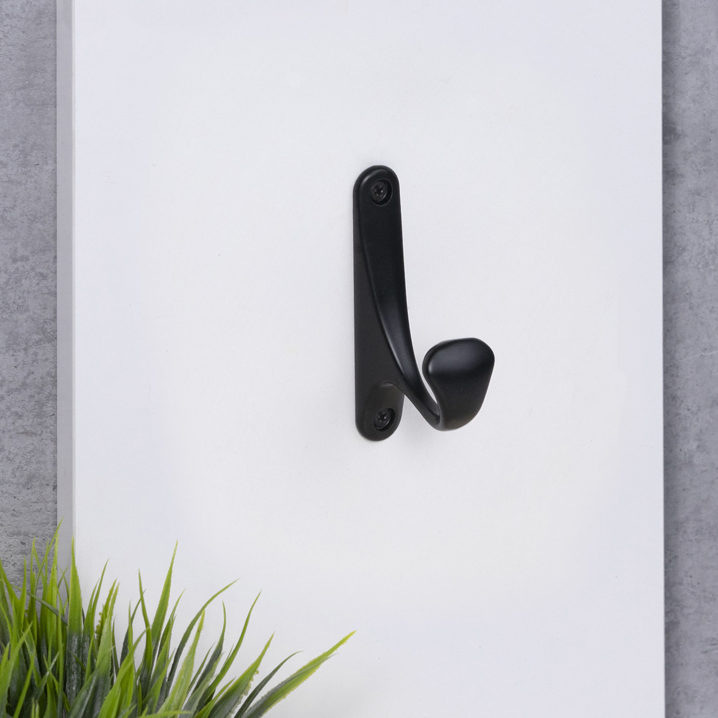 Крючок мебельный однорожковый DELTA черный AKS  56834