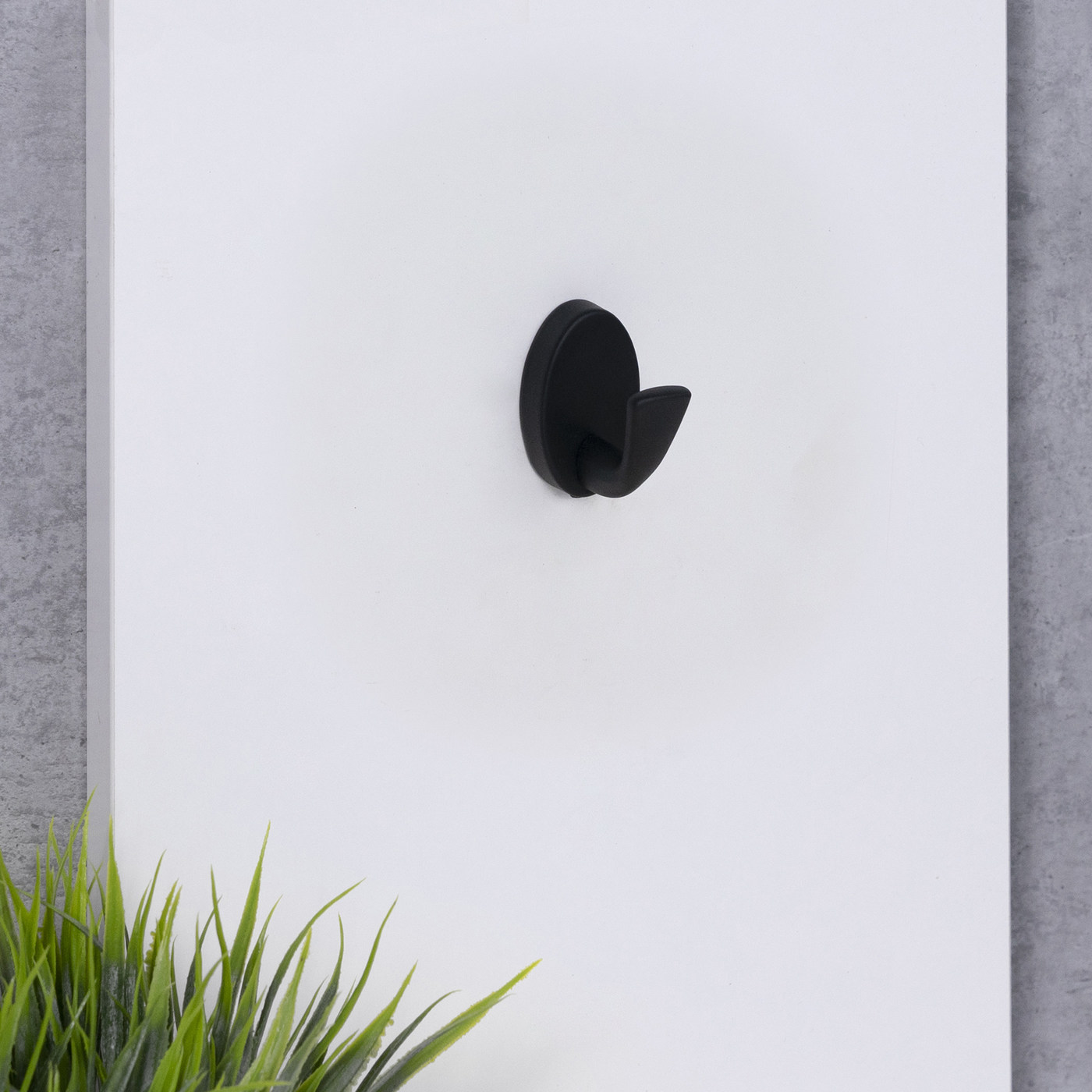 Крючок мебельный однорожковый QUEEN черный матовый AKS 90285