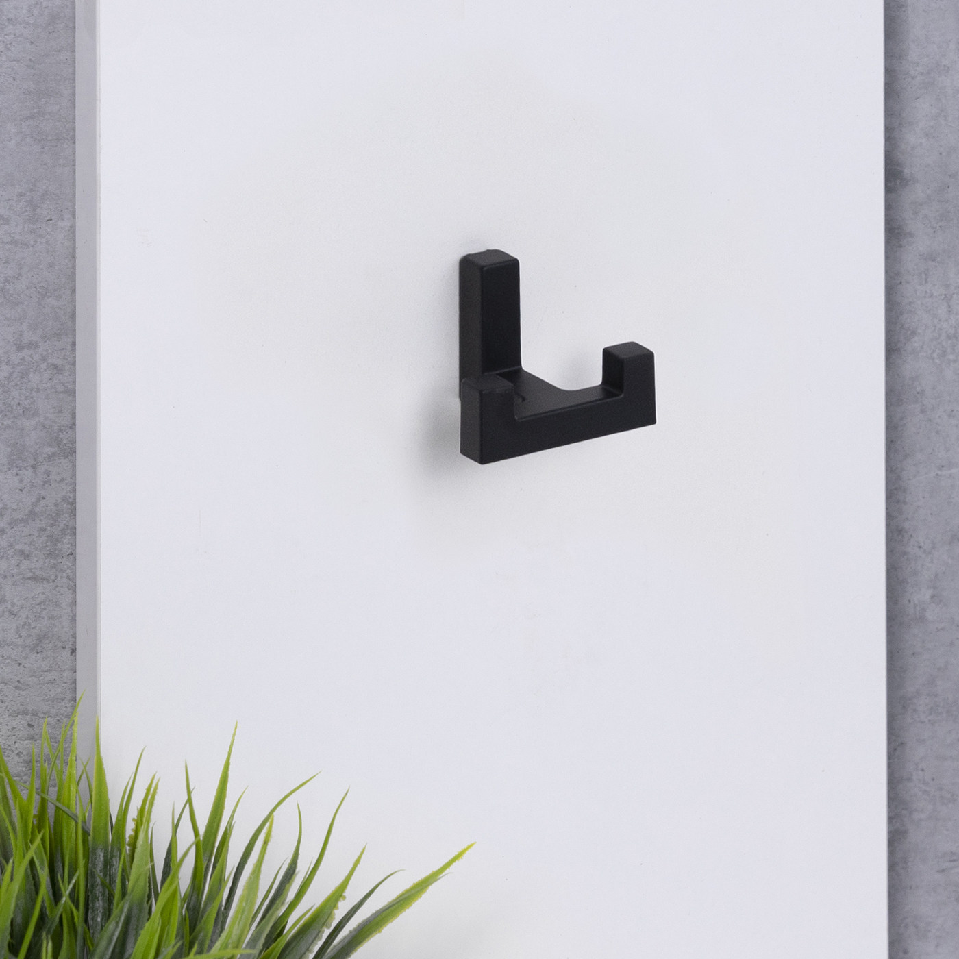 Крючок мебельный двухрожковый BENZ черный матовый AKS 80662