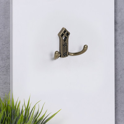 Крючок мебельный двухрожковый PALAZZO античная латунь AKS 81197