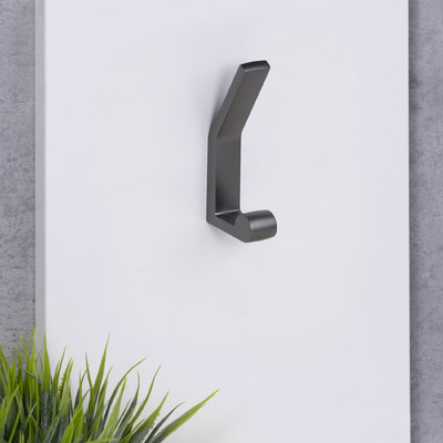 Крючок мебельный двухрожковый PEROLA графит AKS 104195