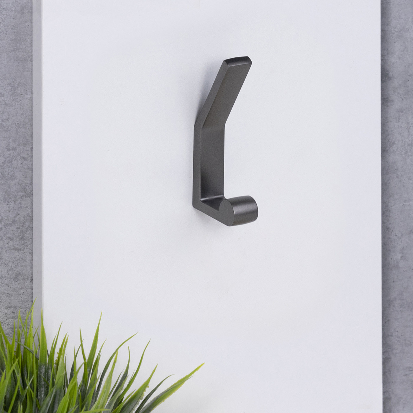 Крючок мебельный двухрожковый PEROLA графит AKS 104195