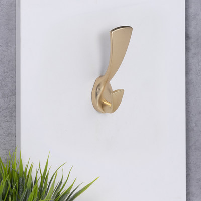 Крючок мебельный двухрожковый QUEEN брашированное золото AKS 90284