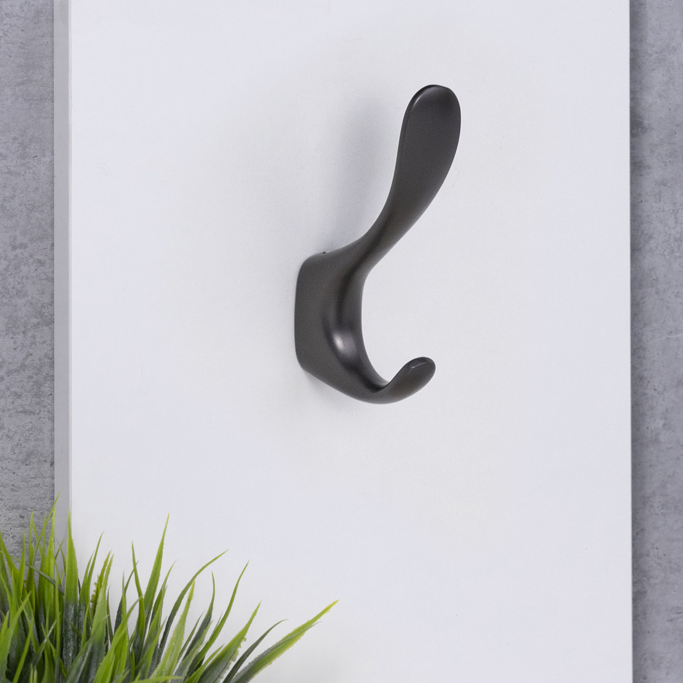 Крючок мебельный двухрожковый ROMA графит AKS 104203