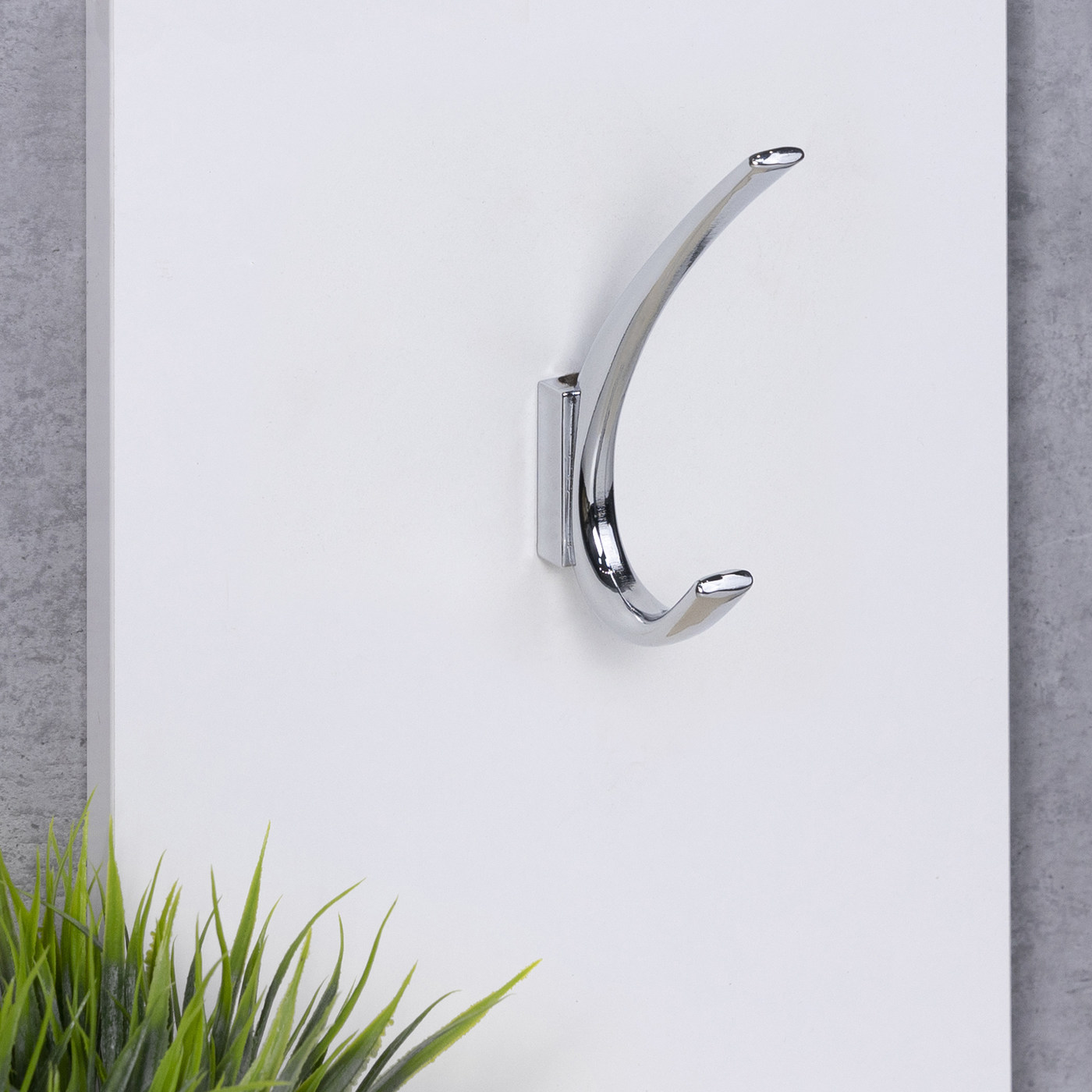 Крючок мебельный двухрожковый SKY хром AKS 81523