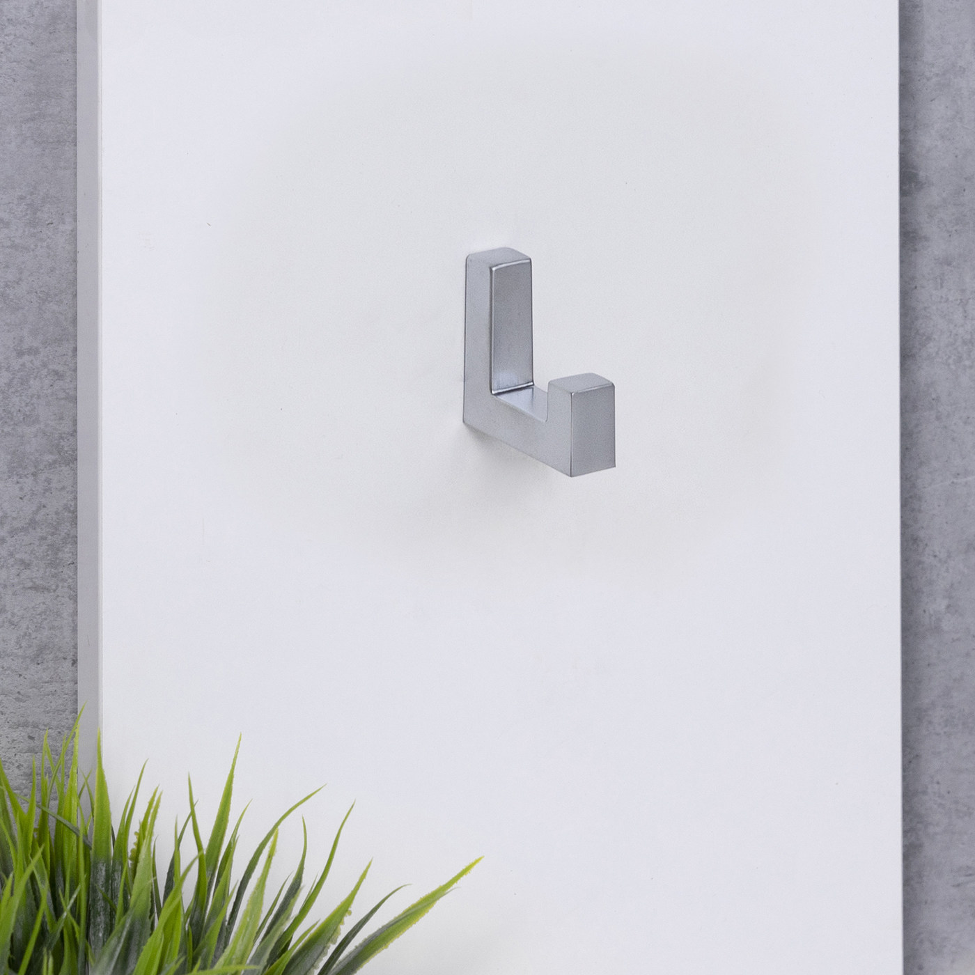 Крючок мебельный однорожковый BENZ хром матовый AKS 80663