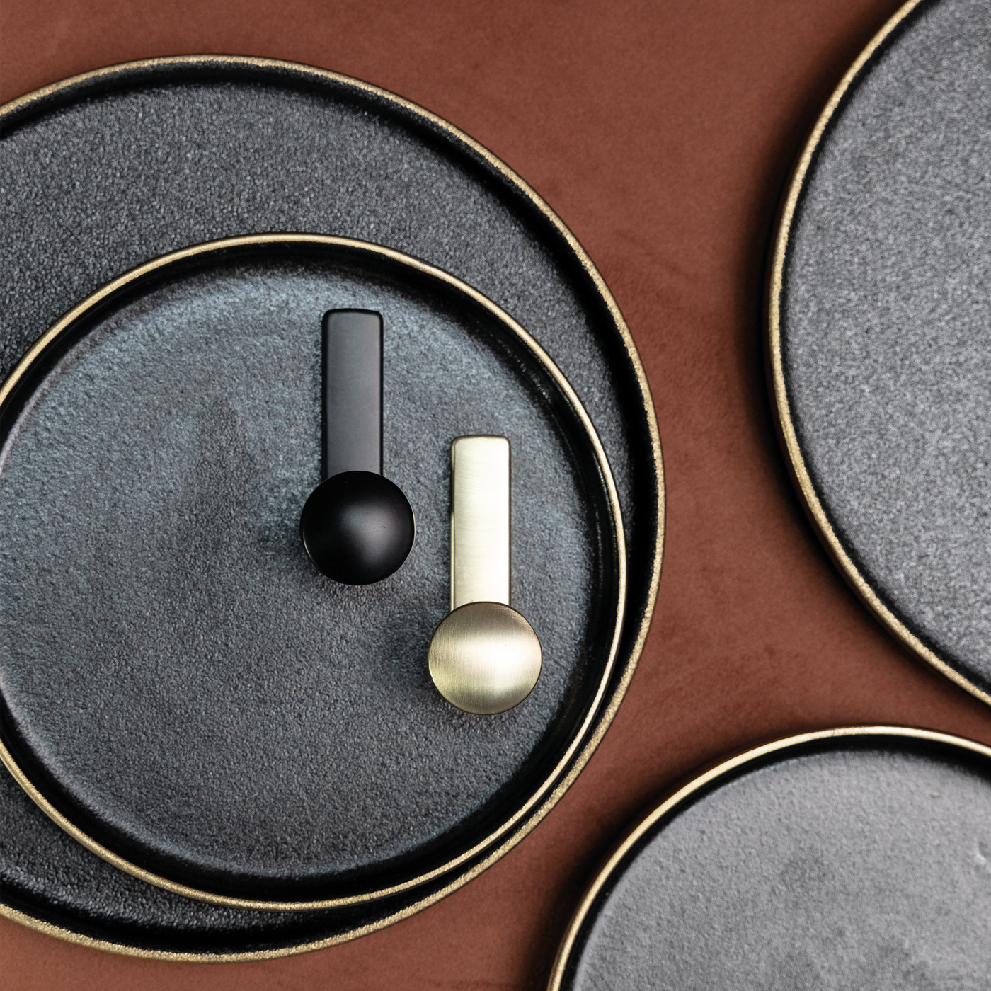 Крючок мебельный однорожковый KING хром матовый AKS 90275