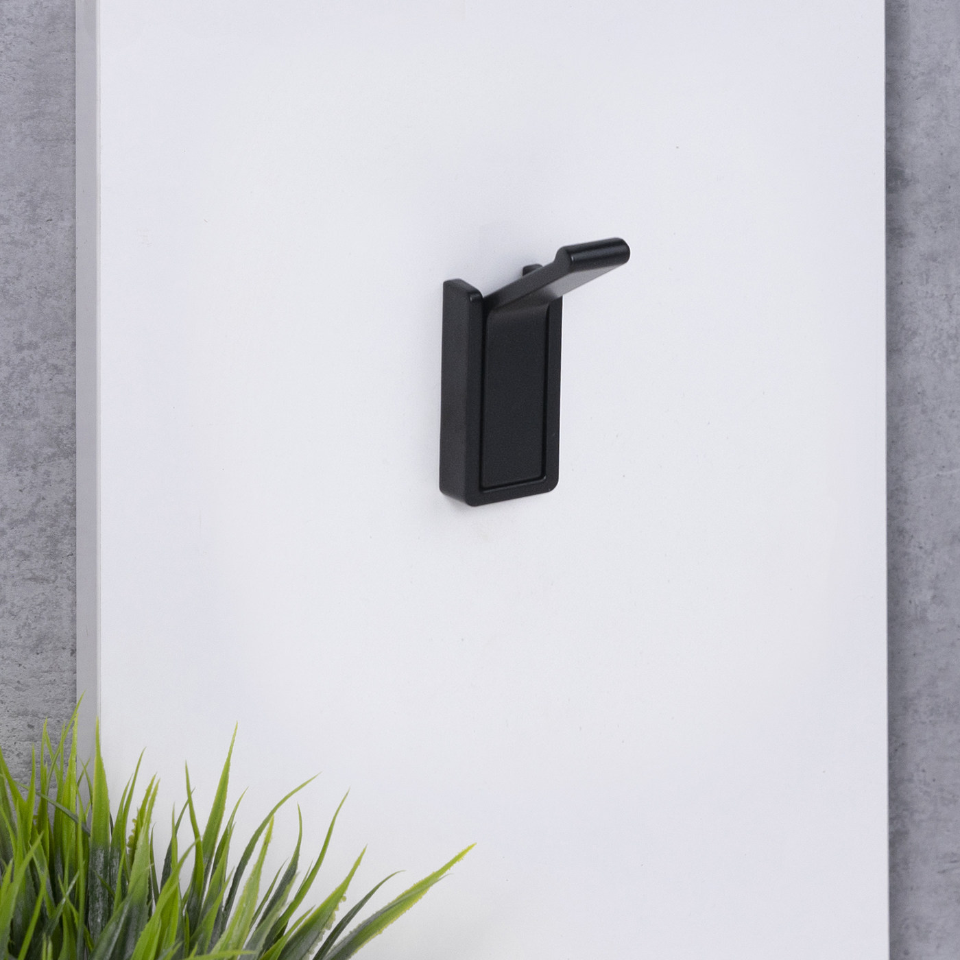 Крючок мебельный однорожковый KLICK черный матовый AKS 90292