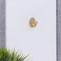 Крючок мебельный однорожковый QUEEN брашированное золото AKS 90287