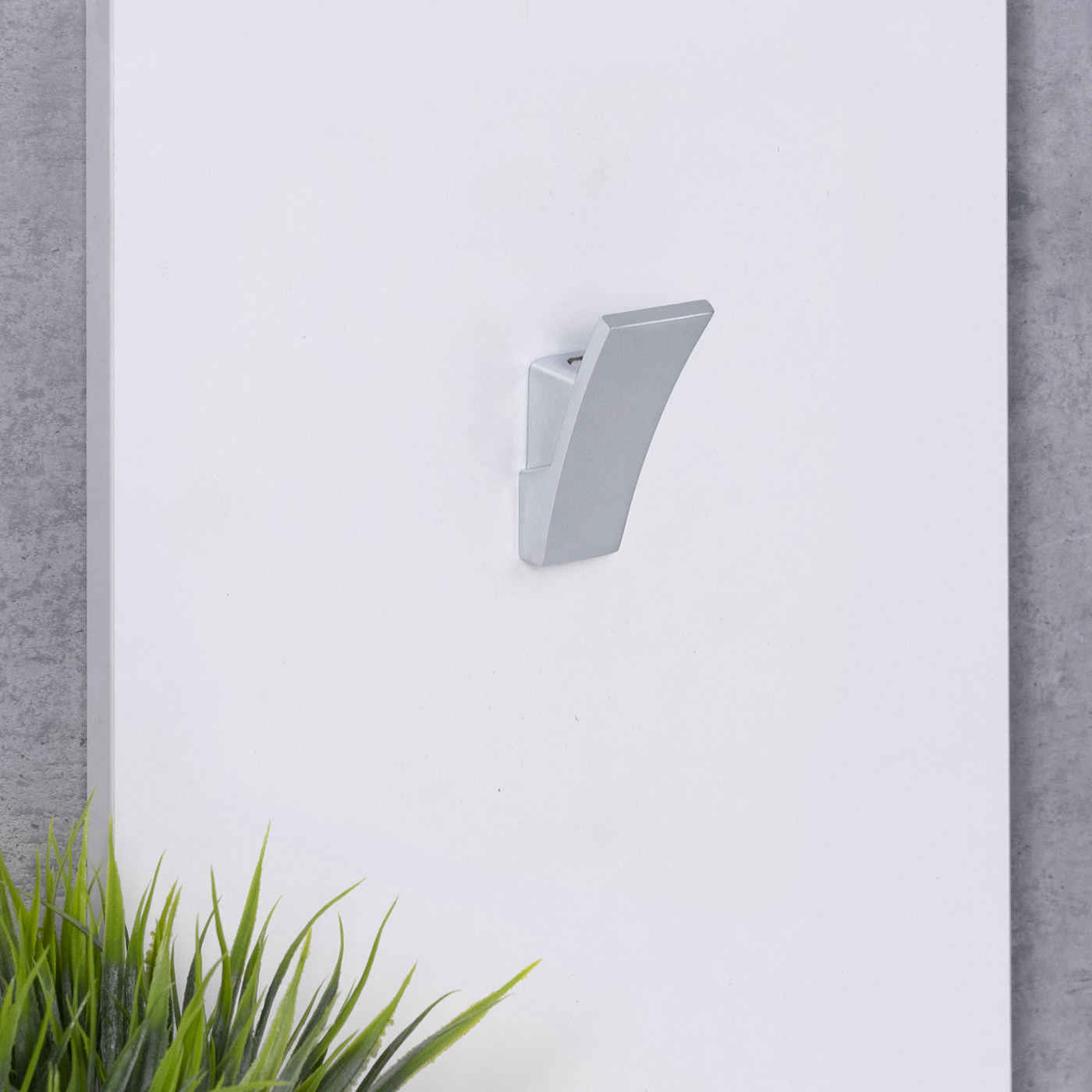 Крючок мебельный однорожковый SLASH хром матовый AKS 81552