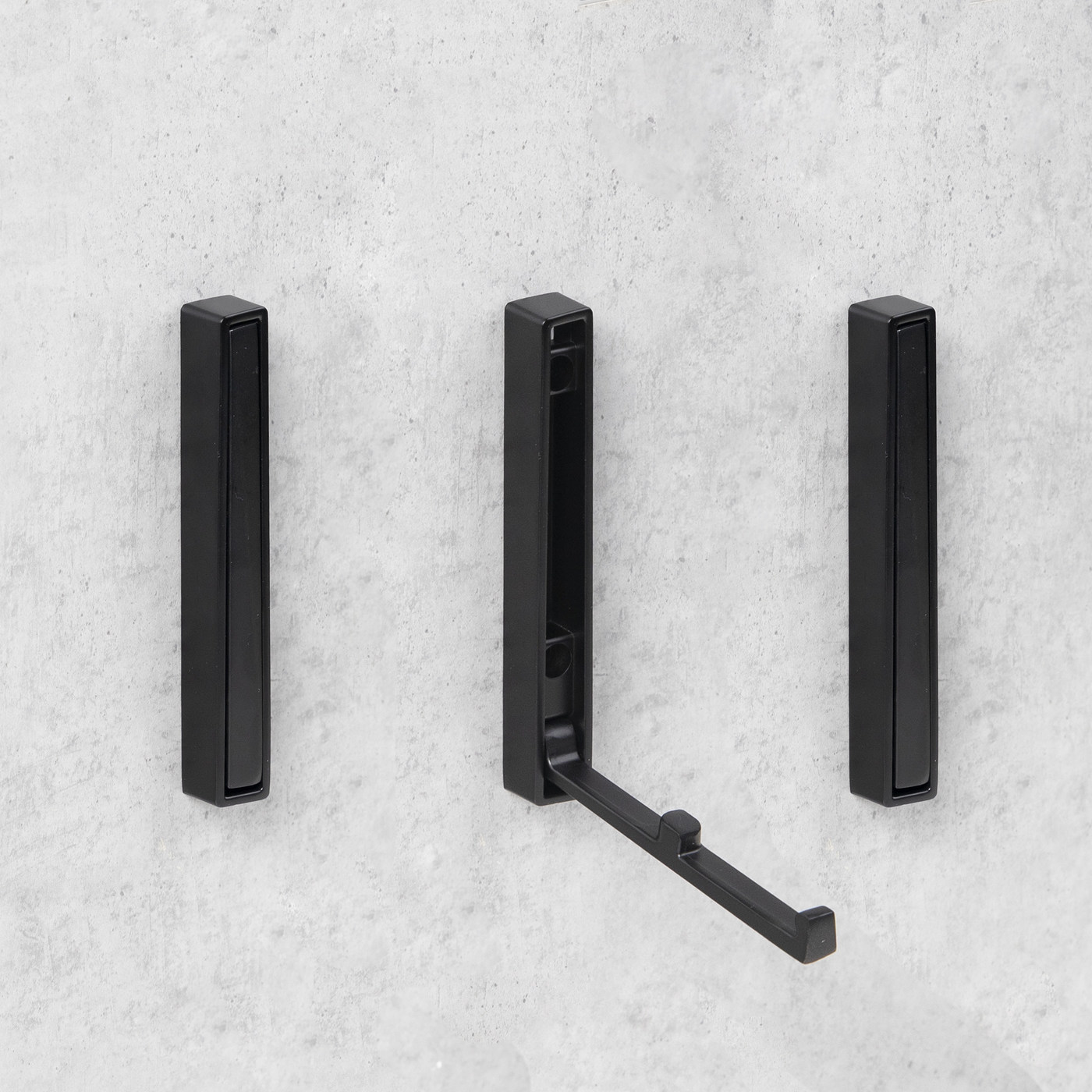 Крючок мебельный однорожковый STEP черный матовый AKS 90289