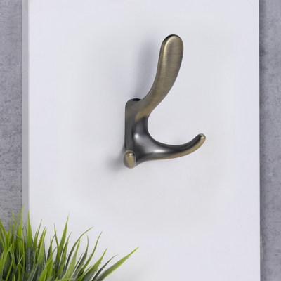 Крючок мебельный трехрожковый ROMA античная латунь матовая AKS 104209