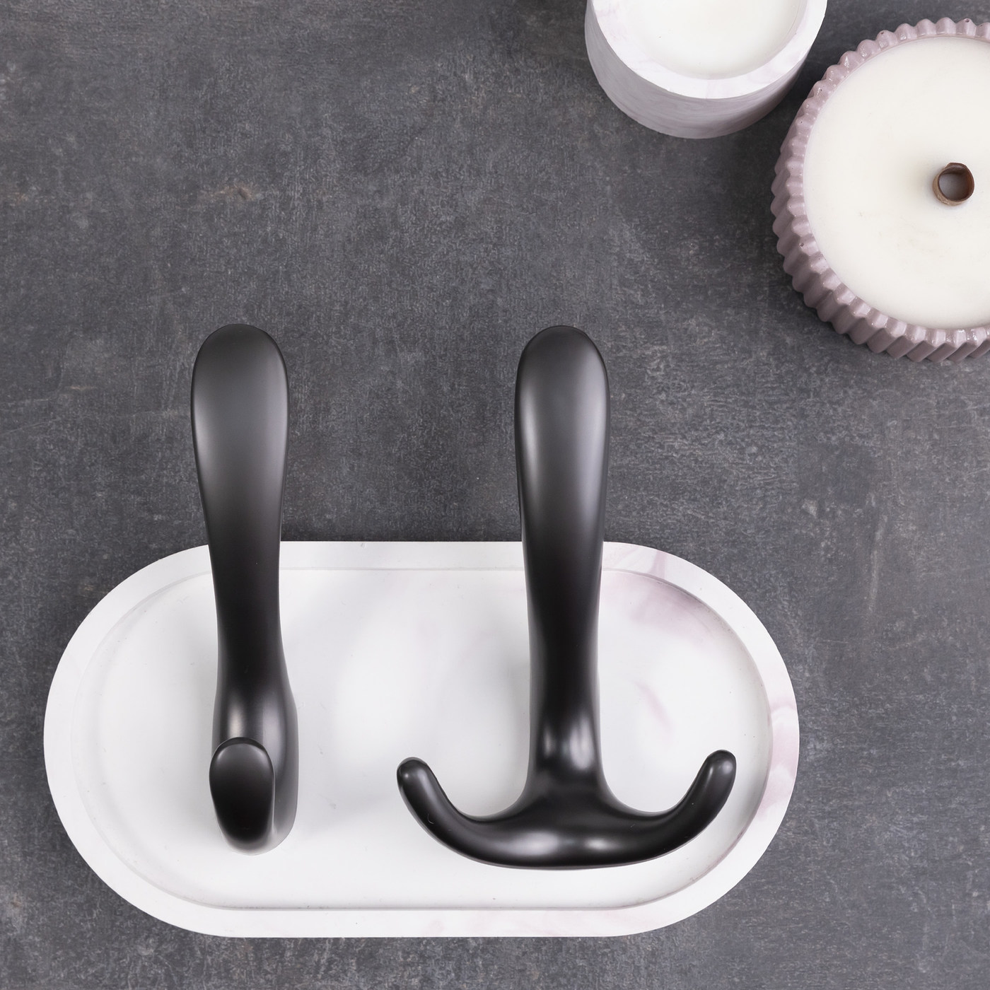 Крючок мебельный трехрожковый ROMA брашированное золото AKS 104206