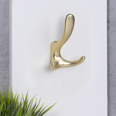 Крючок мебельный трехрожковый ROMA брашированное золото AKS 104206