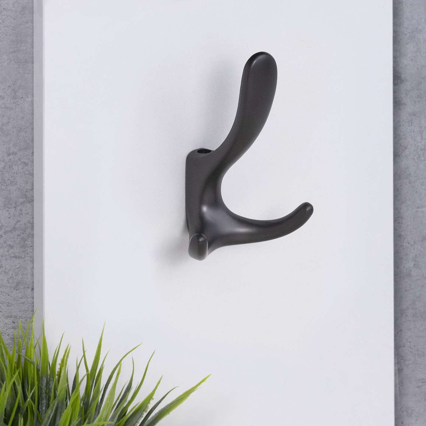 Крючок мебельный трехрожковый ROMA графит AKS 104207