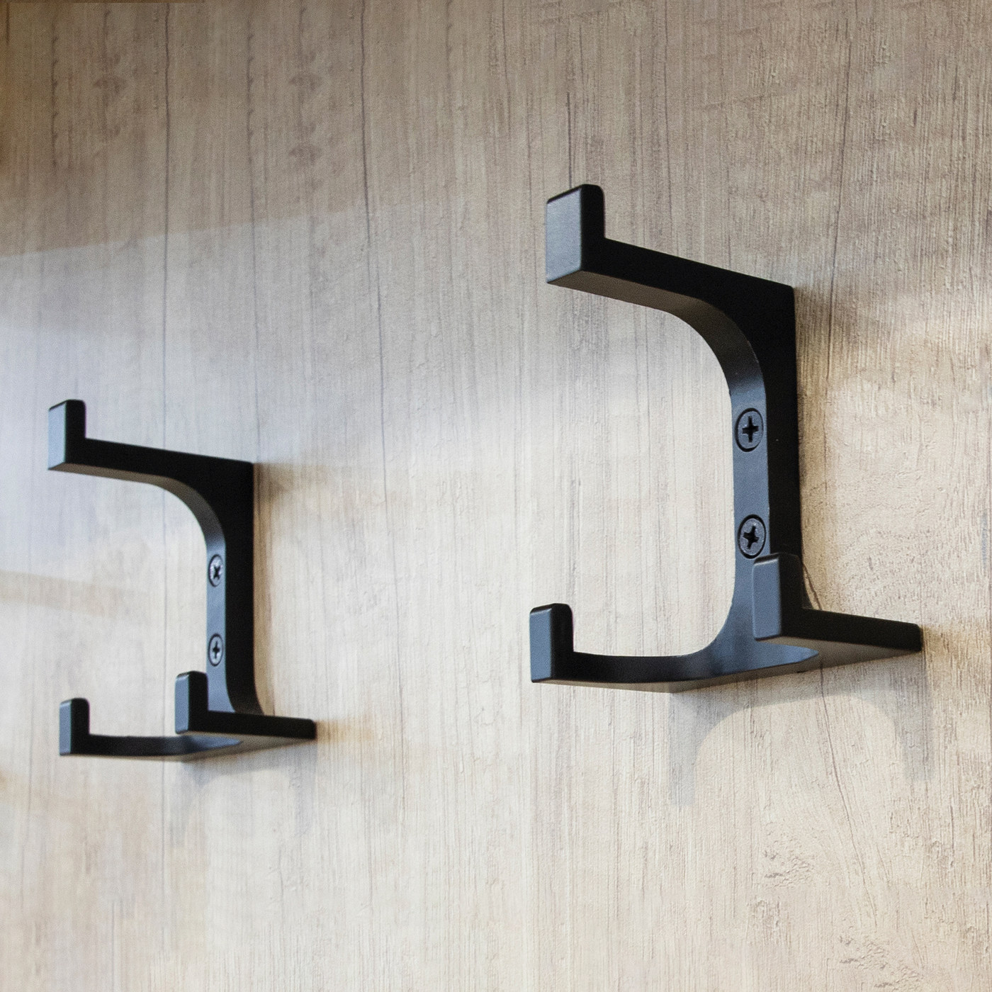 Крючок мебельный трехрожковый TRITON черный матовый AKS 62000