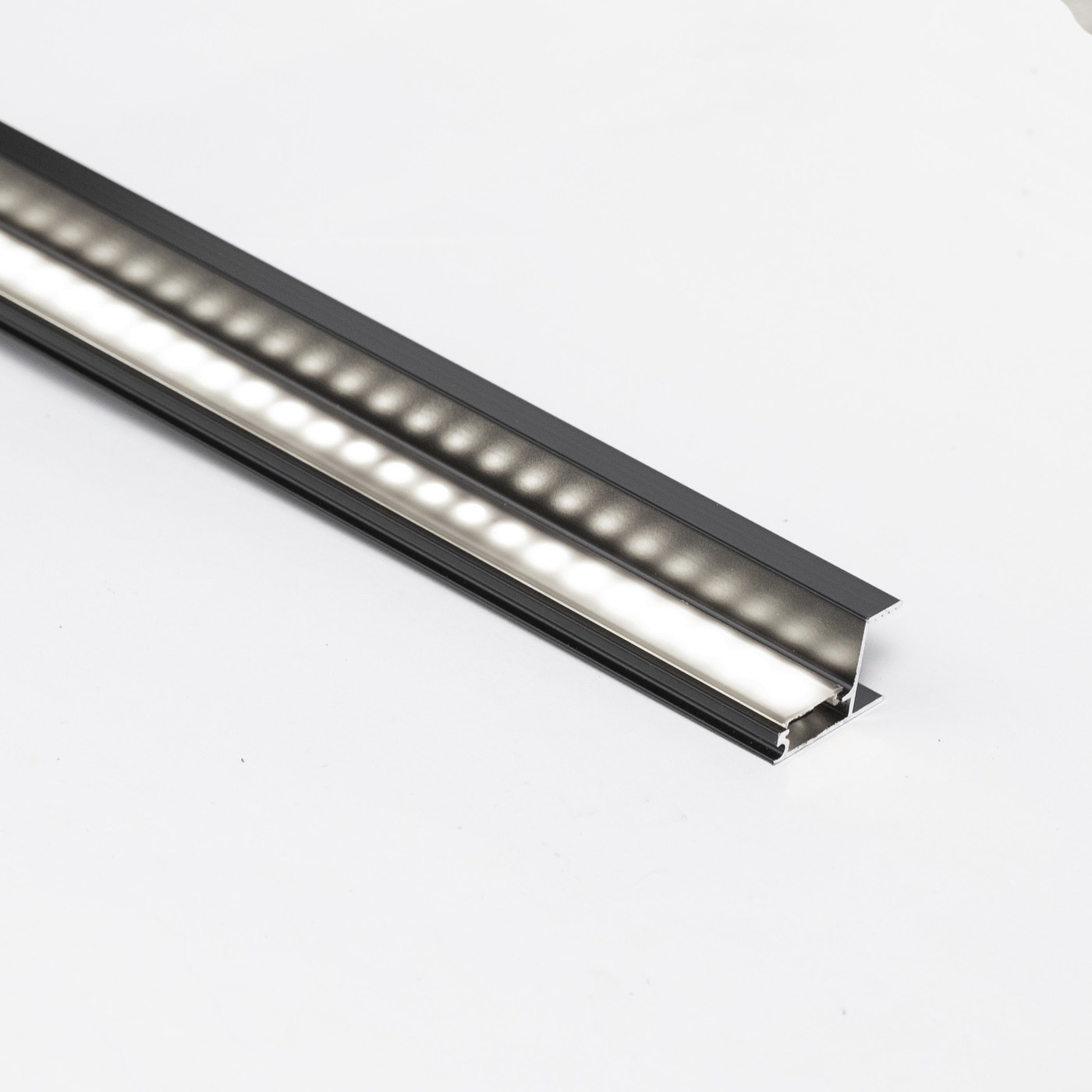 Профиль алюминиевый CAPELLA-3018B накладной с черным экраном, черный, ДСП 18мм, 2м AKS 105021