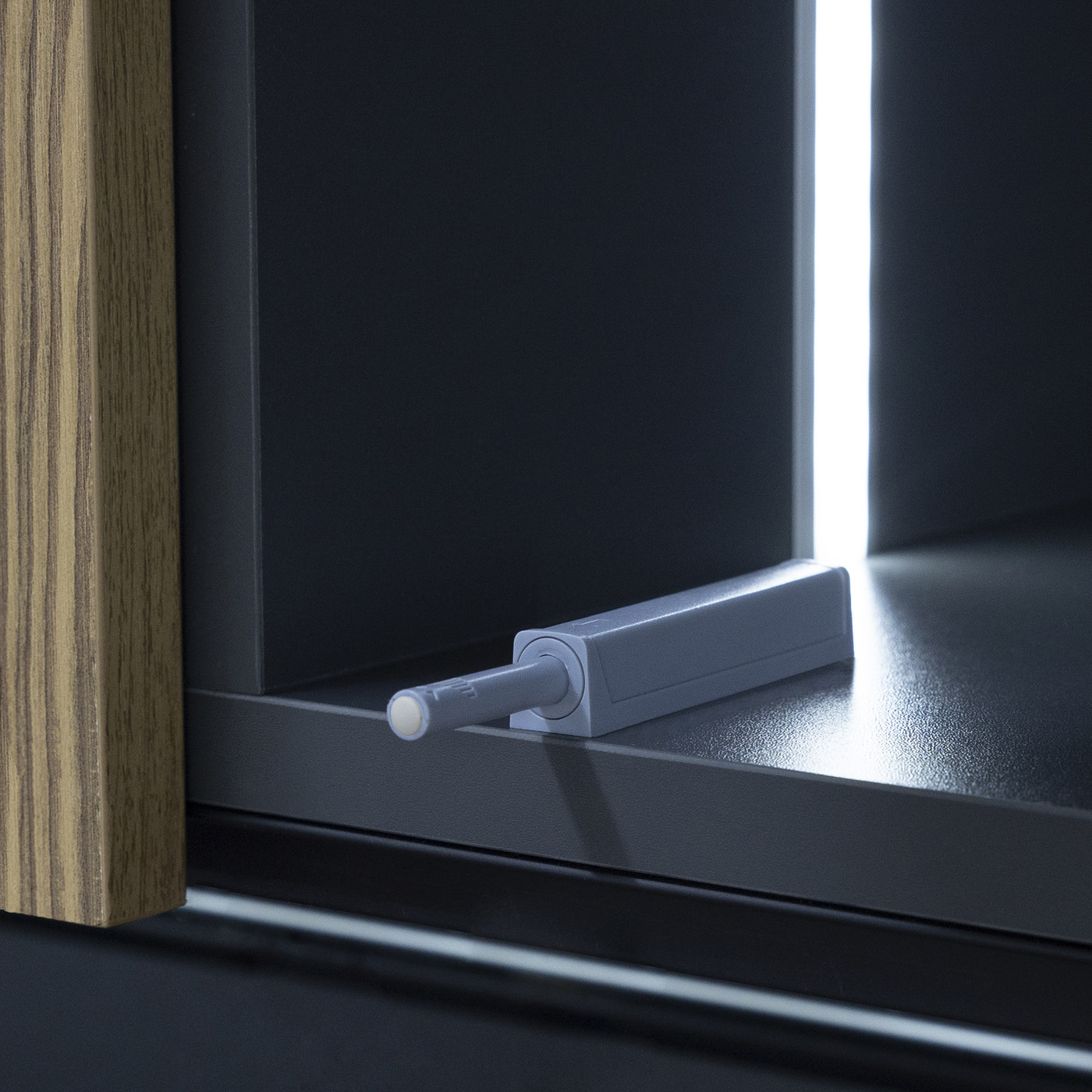 Механизм Tip on с резиновым  наконечником, серый AKS 82723