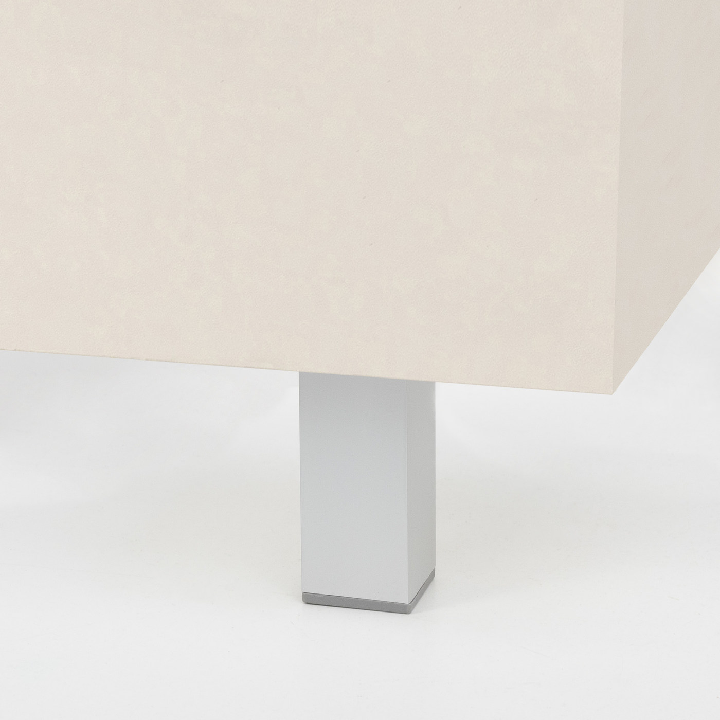 Опора мебельная квадратная DAКP-27, h100, алюминий AKS 22665