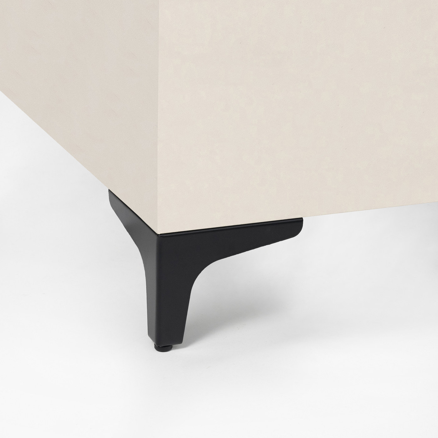 Опора меб. мет. h100 угловая черный GRIDLI 114020 (старый код 64752)