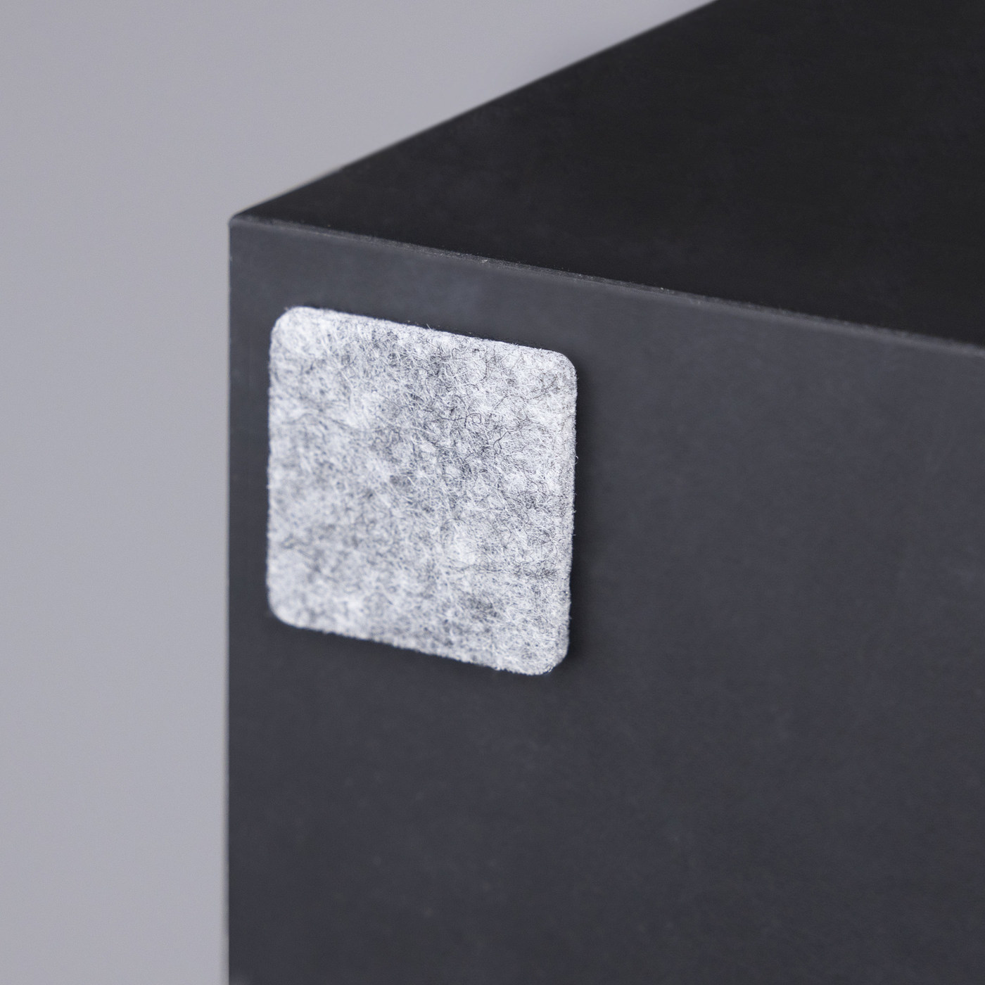 Подкладка самоприлипающая фетровая квадратная 30*30 (1лист15шт) AKS 36138