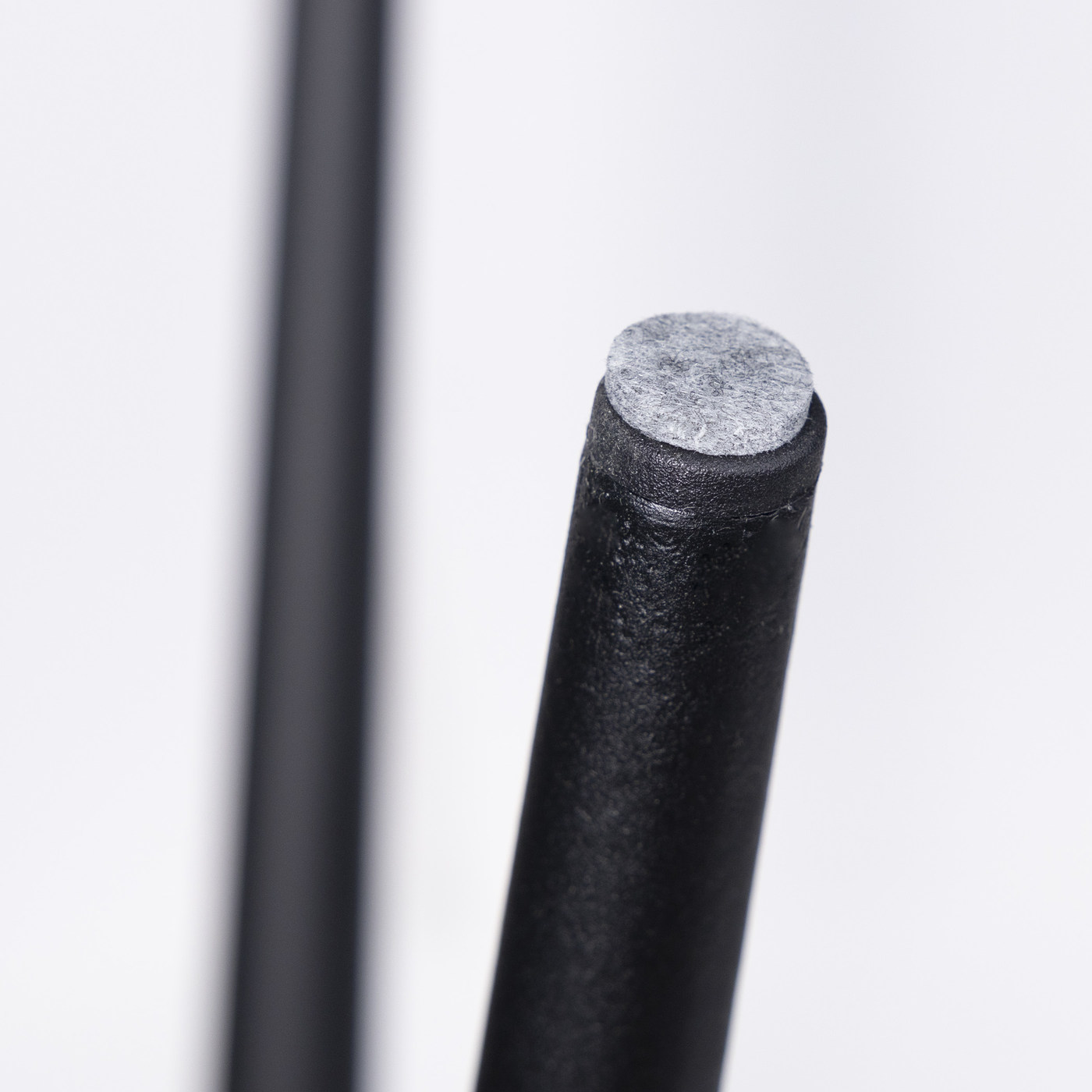 Подкладка самоприлипающая фетровая круглая d30 мм (1 лист - 25 шт.) AKS 42032