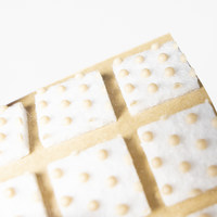 Подкладка самоприлипающая фетровая прорезиненная 15*15 (1 лист45 шт) белая AKS 109801