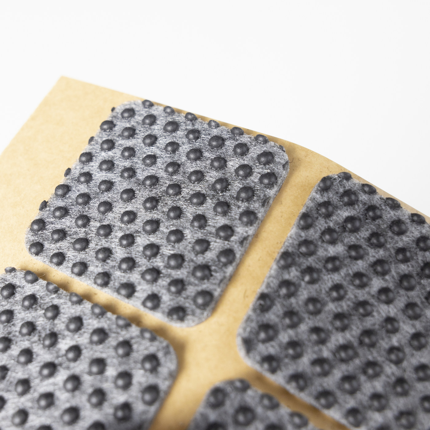 Подкладка самоприлипающая фетровая прорезиненная 15*15 (1 лист45 шт) серая AKS 109800