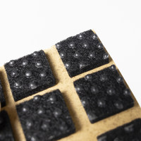 Подкладка самоприлипающая фетровая прорезиненная 15*15 (1 лист45 шт) черная AKS 109802