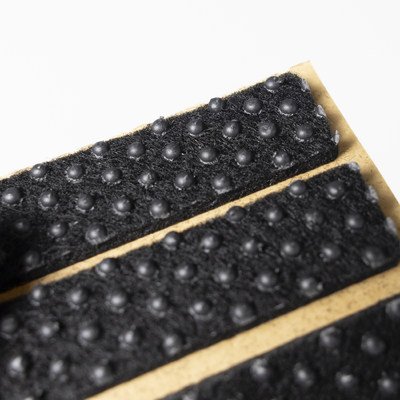 Подкладка самоприлипающая фетровая прорезиненная 15*80 (1 лист9 шт) черная AKS 109756