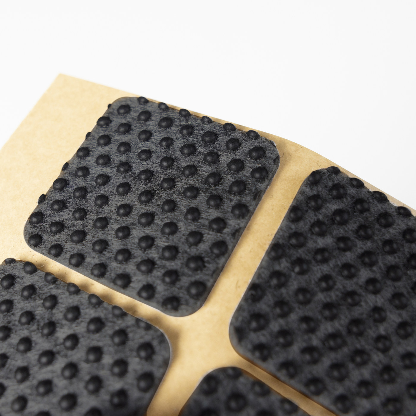 Подкладка самоприлипающая фетровая прорезиненная 40*40 (1лист6 шт) черная AKS 109753