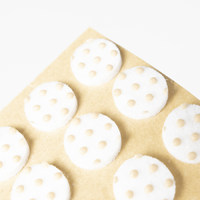 Подкладка самоприлипающая фетровая прорезиненная d15 мм (1 лист - 45 шт.) белая AKS 109793