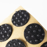 Подкладка самоприлипающая фетровая прорезиненная d20 мм (1 лист - 28 шт.) черная AKS 109739