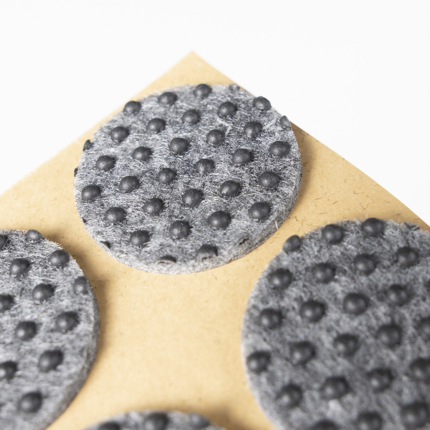 Подкладка самоприлипающая фетровая прорезиненная d30 мм (1 лист - 15 шт.) серая AKS 109729