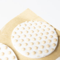 Подкладка самоприлипающая фетровая прорезиненная d40 мм (1 лист - 6 шт.) белая AKS 109732