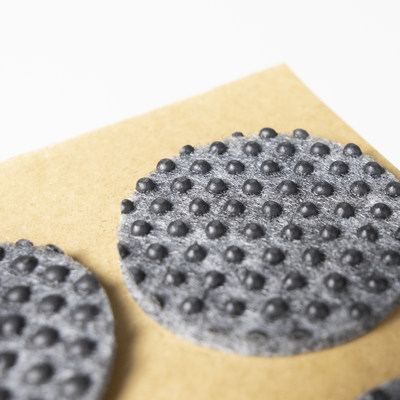 Подкладка самоприлипающая фетровая прорезиненная d40 мм (1 лист - 6 шт.) серая AKS 109733