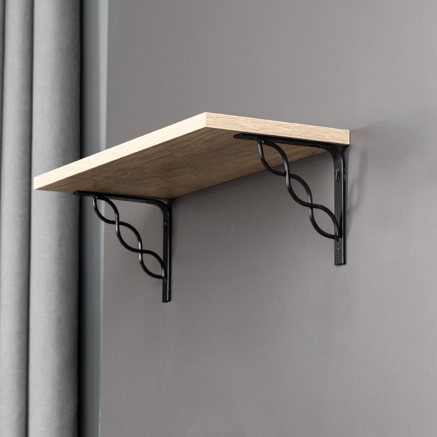 Полкодержатель INFINITY 200*200*20*3, черный AKS  68525