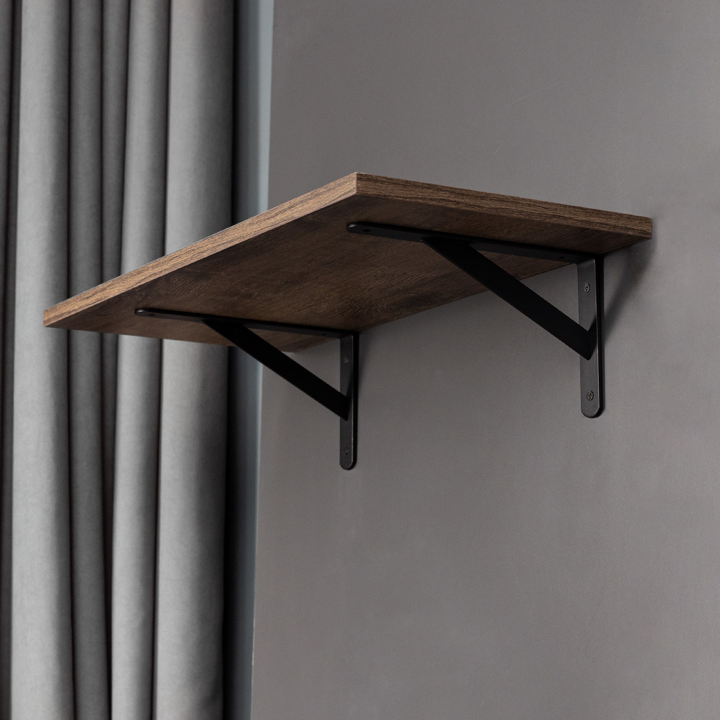 Полкодержатель LINE 150*125*30*4, черный AKS  68568