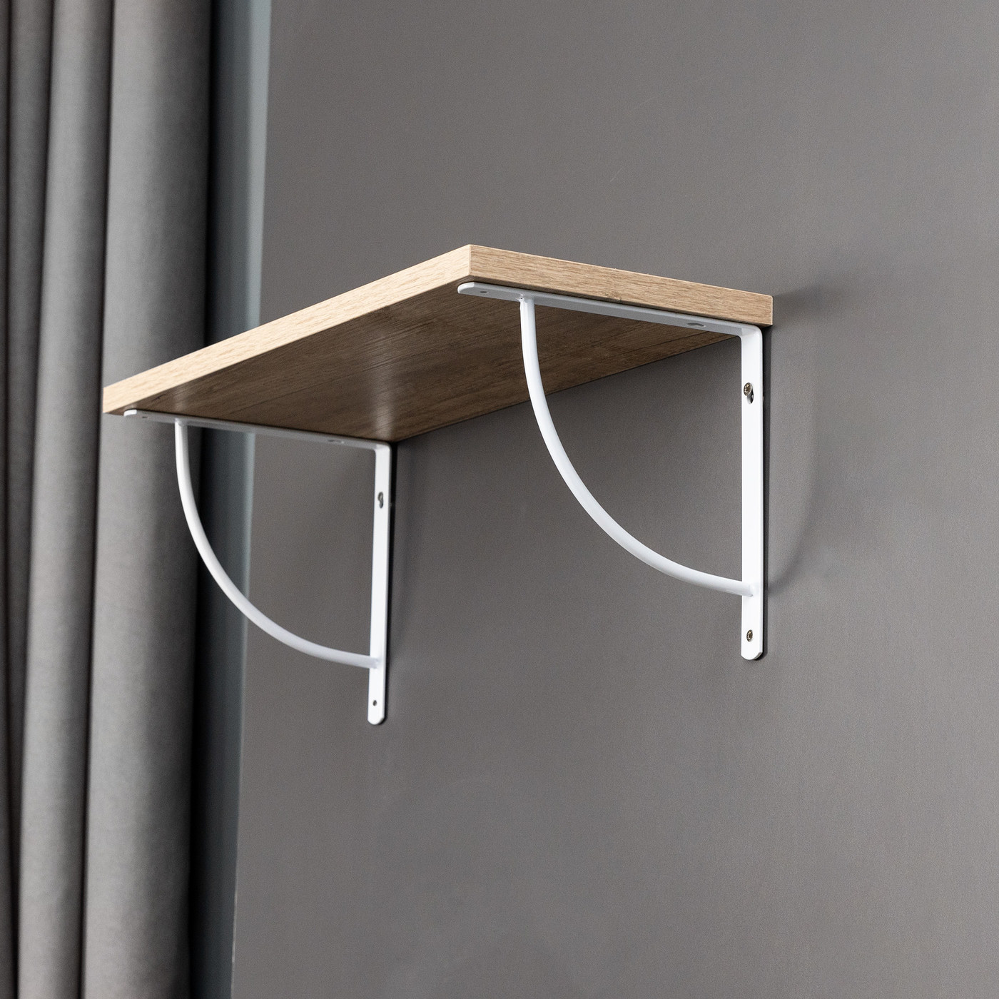 Полкодержатель ORBIT 150*150*20*3, белый AKS  68529