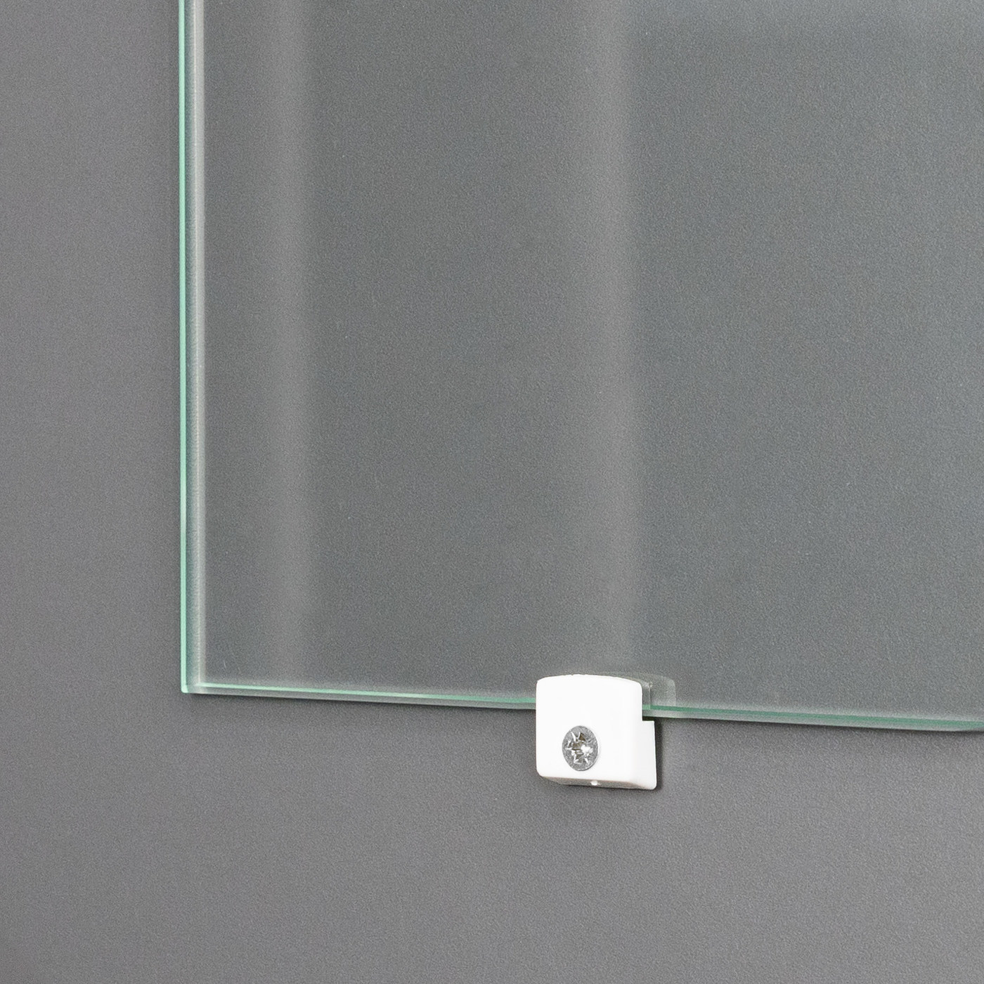 Стеклозажим пластиовый белый (1уп.10шт) AKS 39334