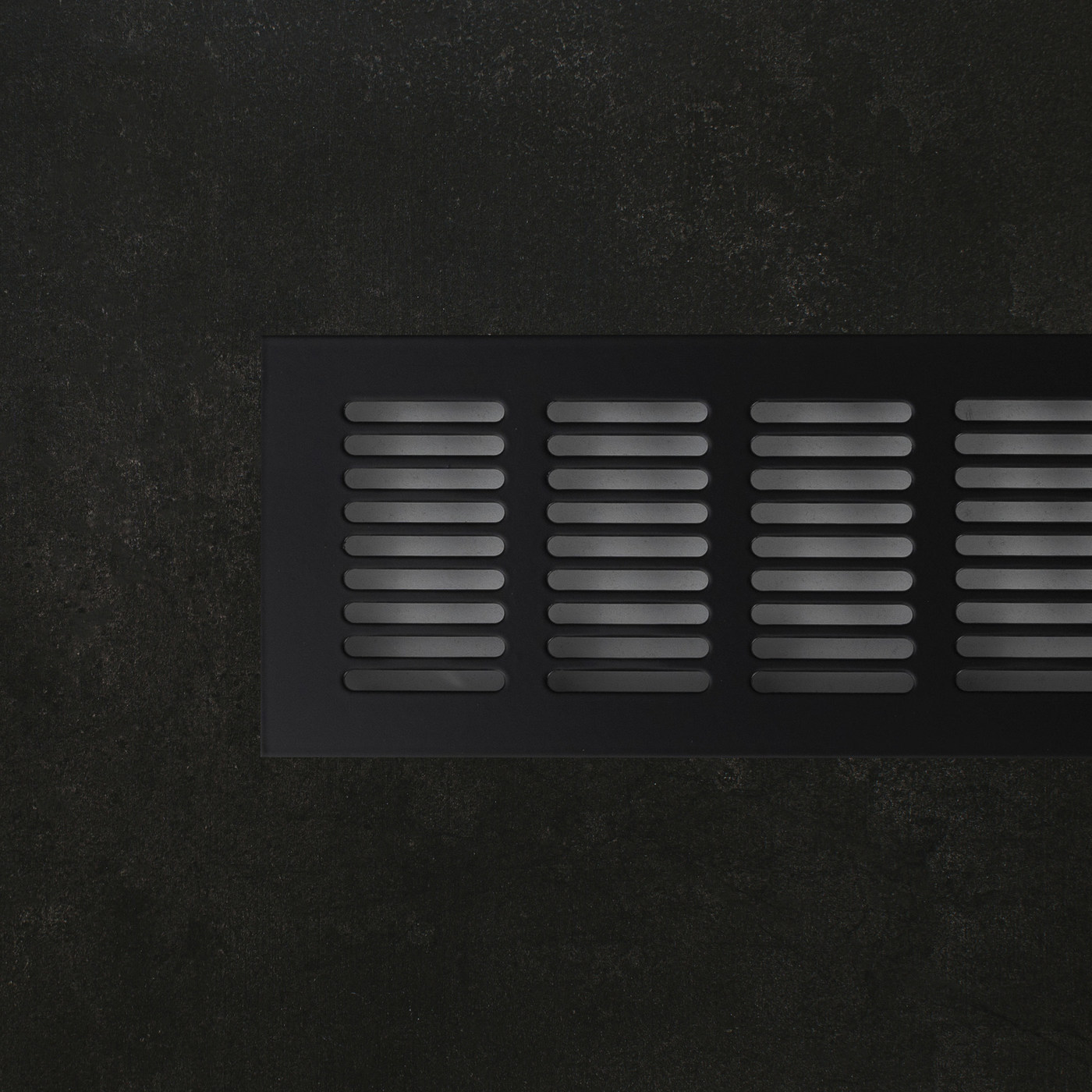 Решетка вентиляционная 480*80, черная AKS 65797