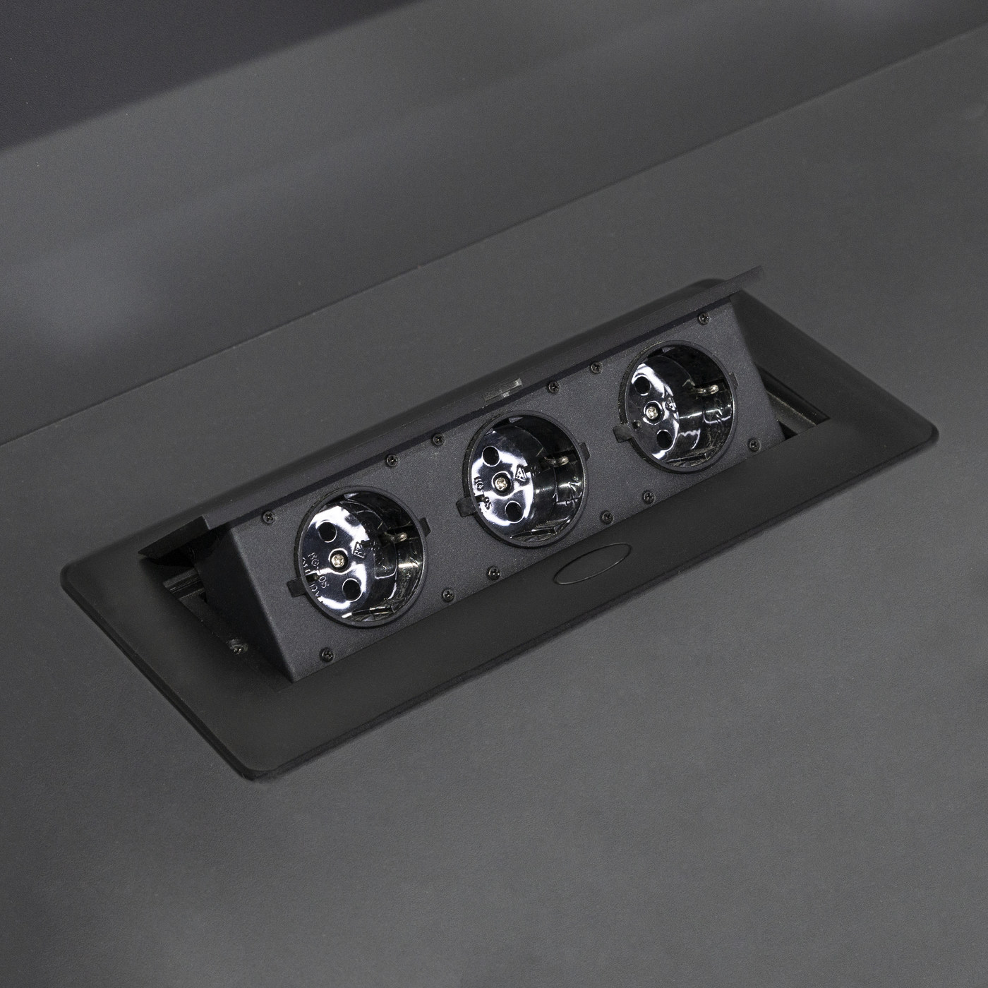 Выдвижной удлинитель AKS NOVA, 3 розетки, 2м. черный AKS 78893