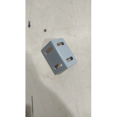 565 Уголок п/п (200 шт)