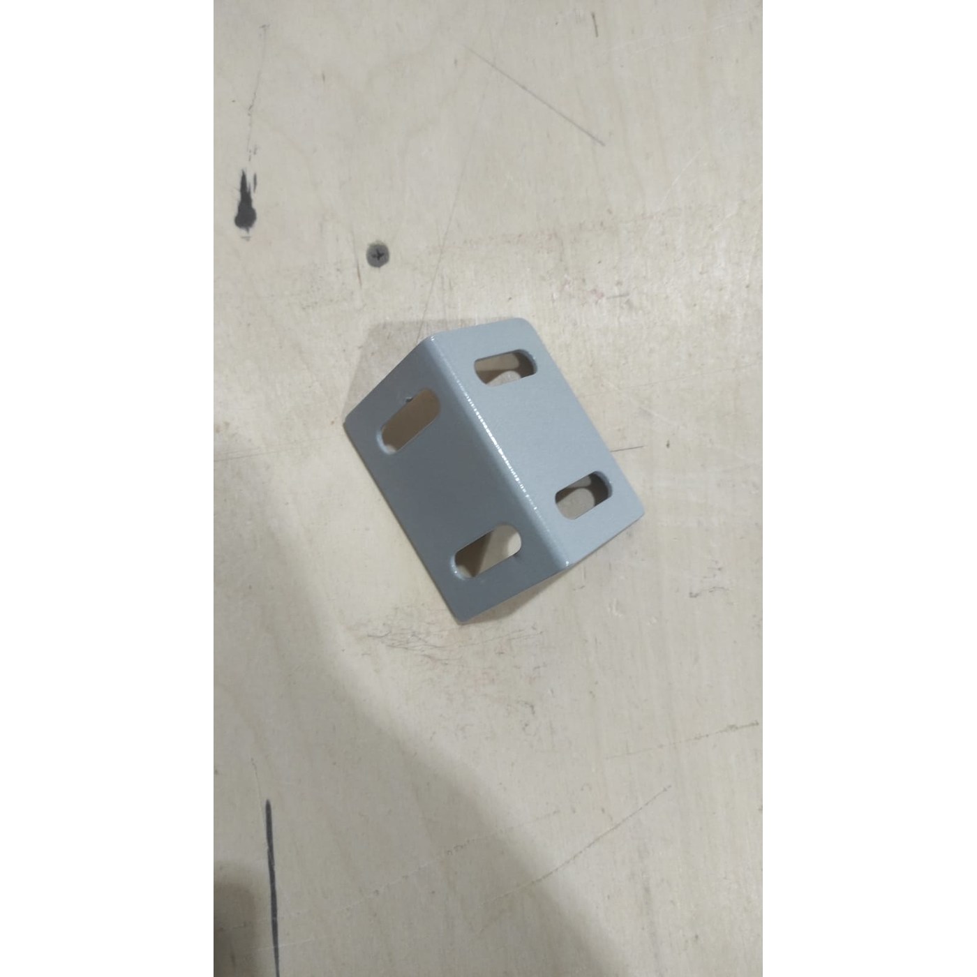 565 Уголок п/п (200 шт)