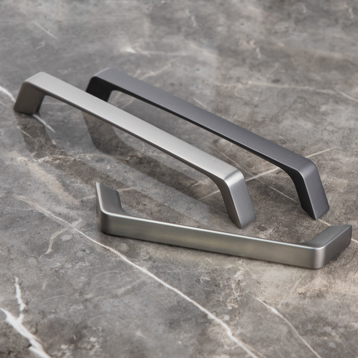 Ручка мебельная кнопка мет. TECHNO графит AKS 59107