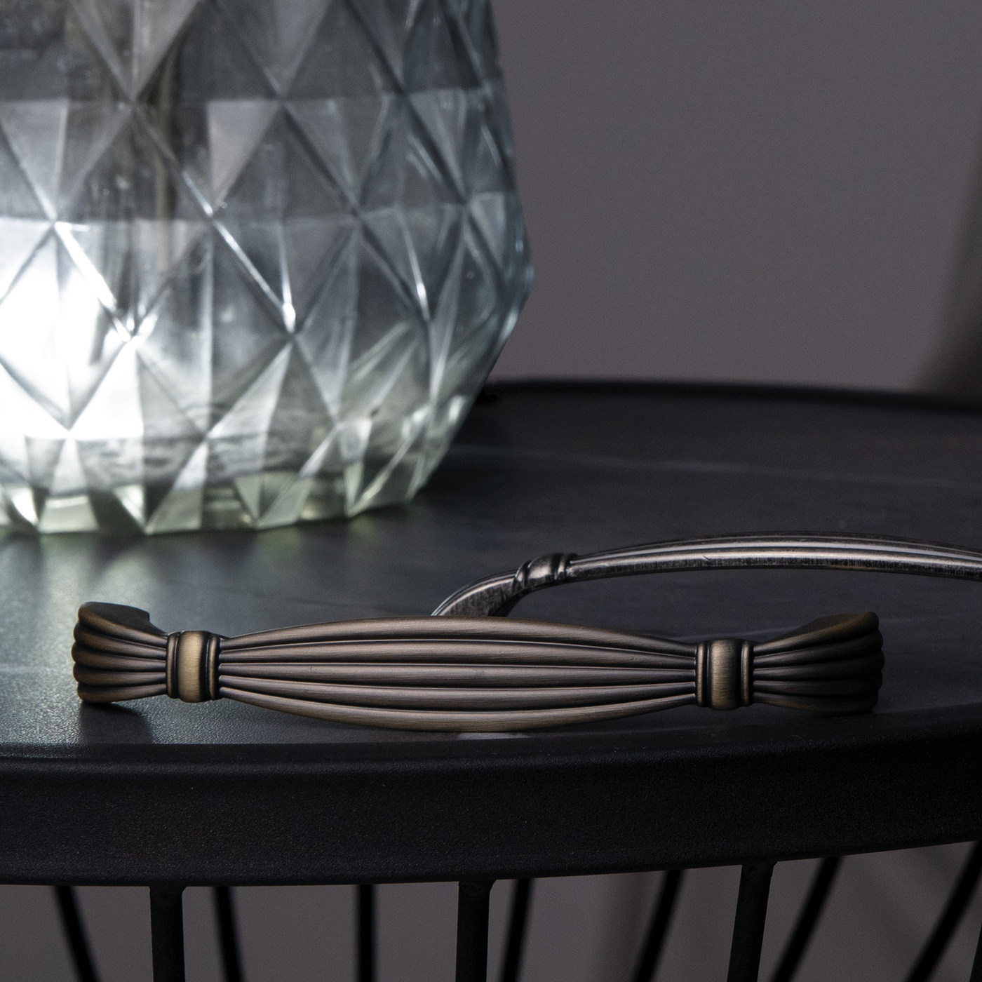 Ручка мебельная кнопка мет. MAGIA античное серебро AKS 71323