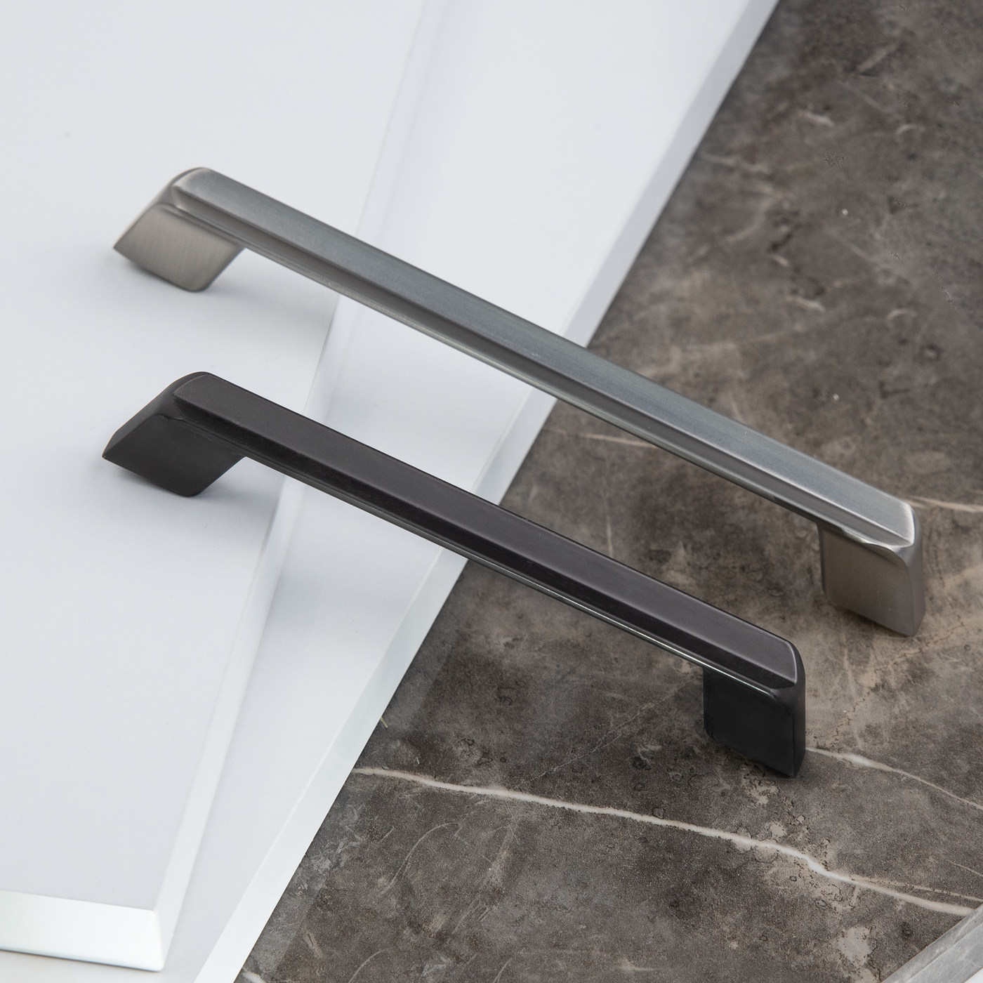 Ручка мебельная TECHNO line 128 графит AKS 59116