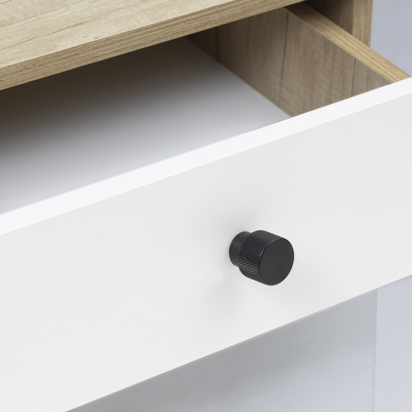 Ручка мебельная кнопка мет. FLUID черный матовый AKS 103274