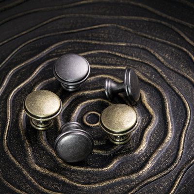 Ручка мебельная кнопка мет. FRESKA античный никель AKS 81252